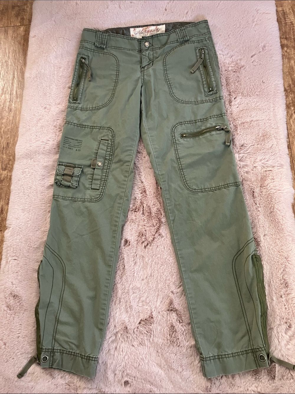 Vintage 90’s Y2k RARE FIND Abercrombie Olive Green Cargo Pants Women’s Trousers
